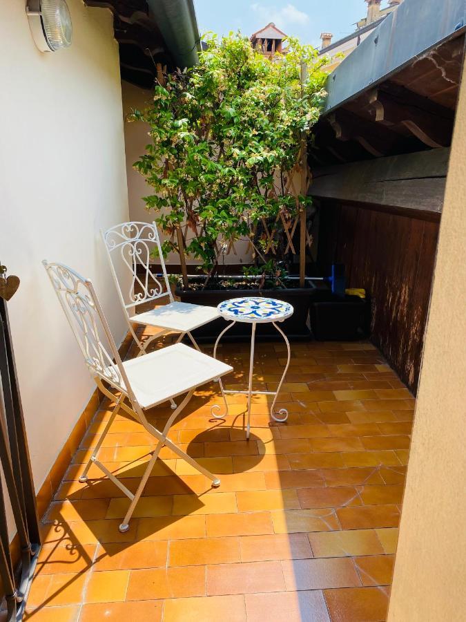 Apartamento Il Salotto Sul Rio Mantua Exterior foto